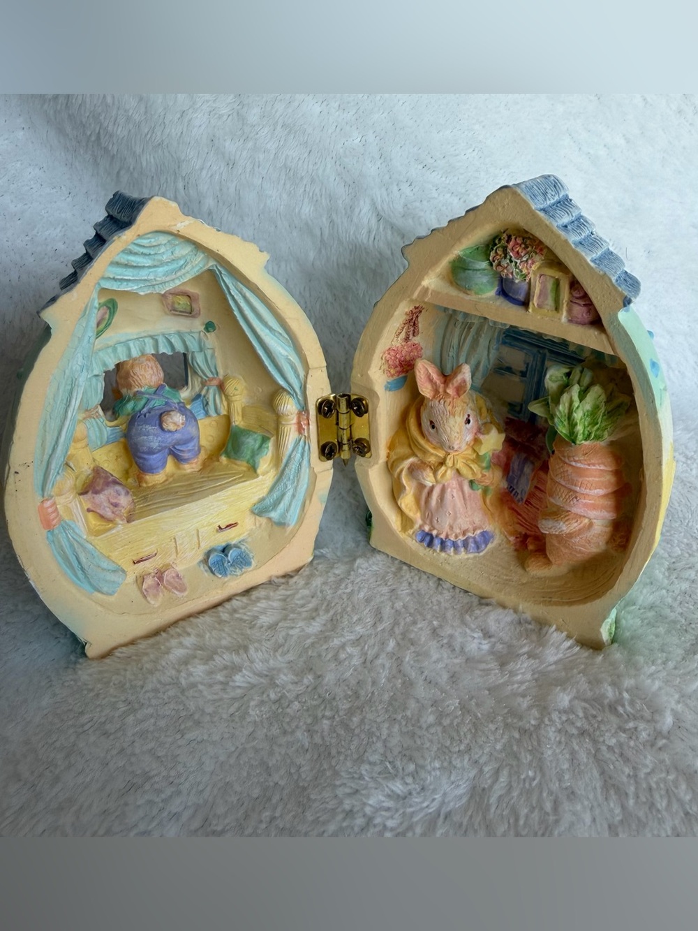 EASTER EGG ESTATE
BUNNY HUTCH